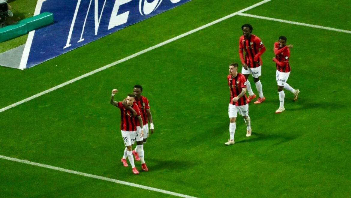 Spelerbeoordelingen | Ogc Nice 2 0 Lens: Jonathan Clauss Nets Tegen