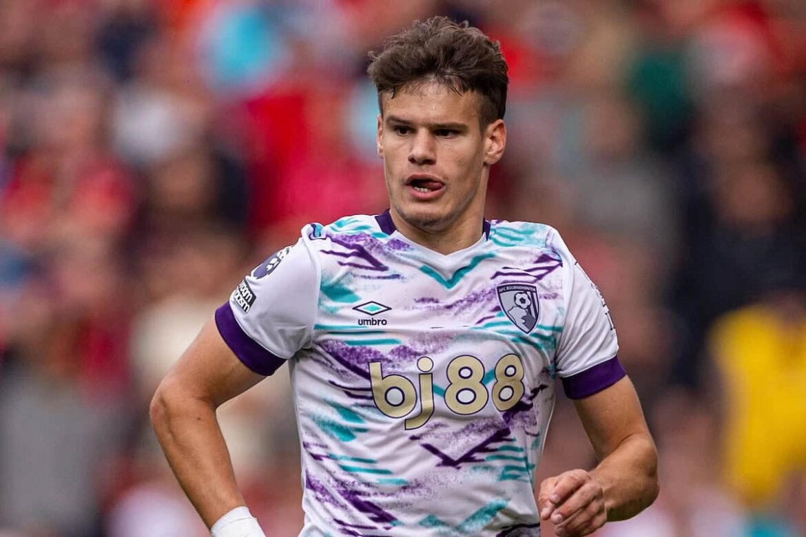 Milos kerkez voedt liverpool transfer talk met salah en van