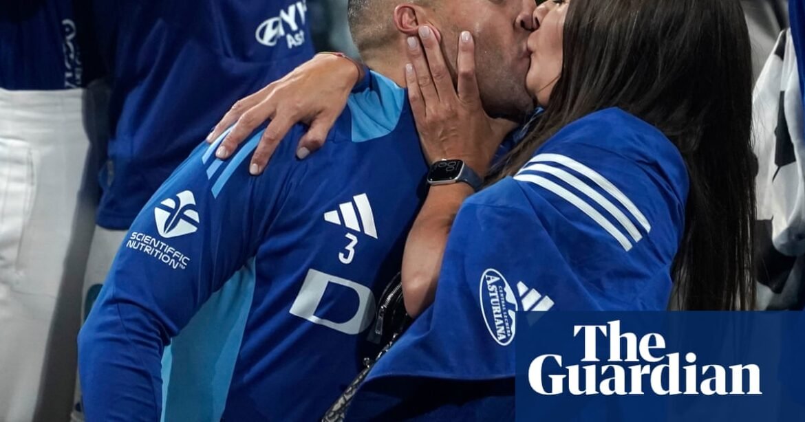 Santi cazorla en real oviedo trekken de meest romantische terugkeer