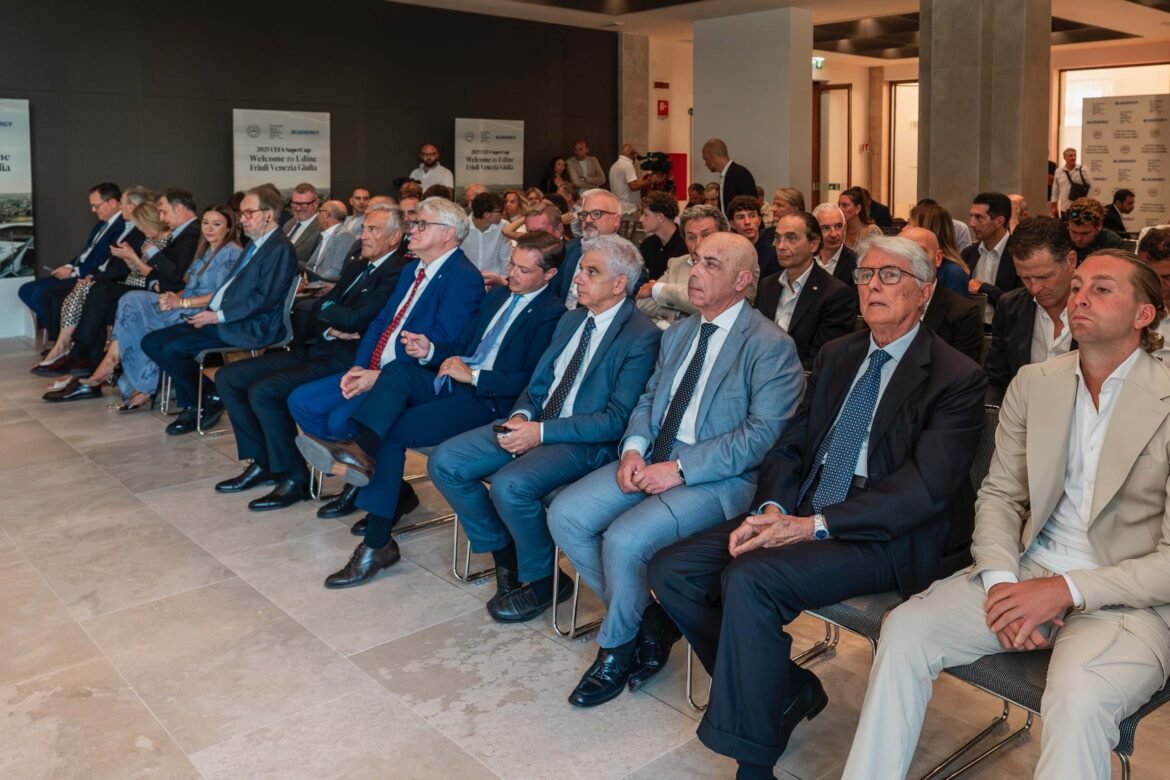 Een udine l'evento di benvenuto alla uefa super cup. gravina: