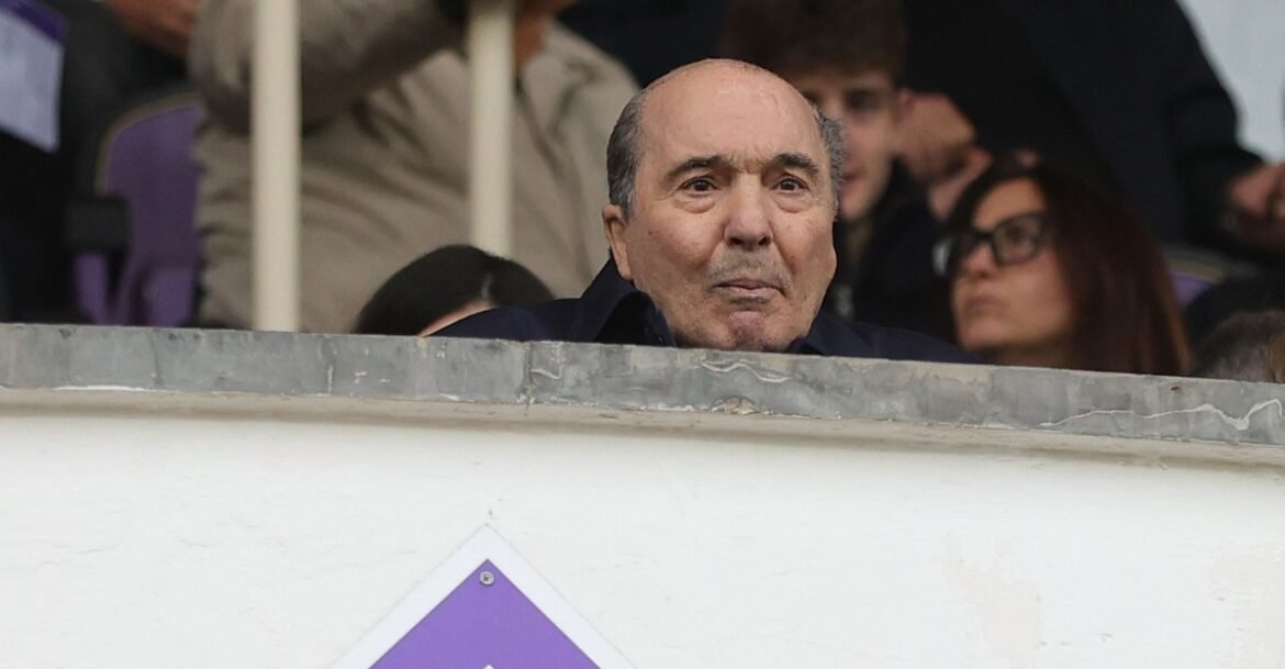 Commisso steunt het management van fiorentina en toont zijn afstand