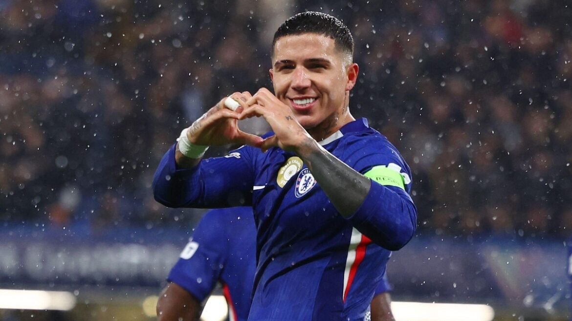 Verslag, resultaat en doelpunten terwijl blues uit de tweede reeks