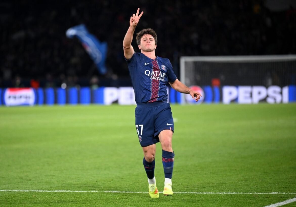 SPELERBEOORDELINGEN | Lyon 2 3 PSG: João Neves slaat laat toe