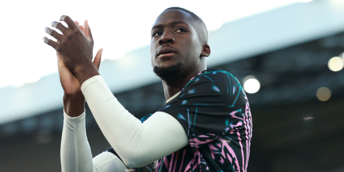Chelsea doet een verrassende oproep aan Konate terwijl het vertrek