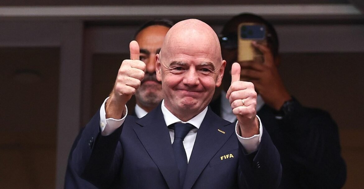 De corrupte beker: waarom we nog steeds kijken wanneer FIFA