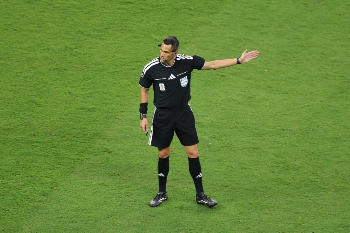 Clattenburg claims Mariani hosting 2026 World Cup final 'will upset