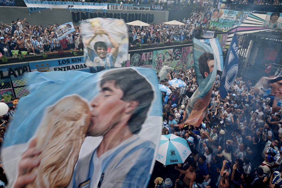 'Engeland versus Argentinië, oude vijanden, spelen om hoge inzetten'